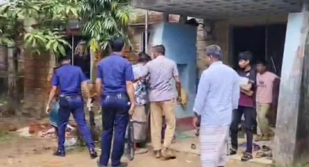 ঈদগাঁওয়ে বসতঘরে দুর্ধর্ষ চুরি, স্বর্ণালঙ্কারসহ লক্ষাধিক টাকার মালামাল লুট