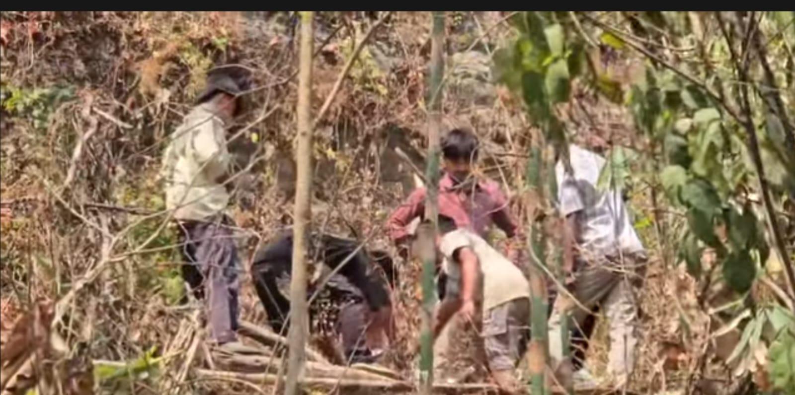 বান্দরবানে পাহাড়ের পাদদেশ থেকে মা-মেয়ের মরদেহ উদ্ধার