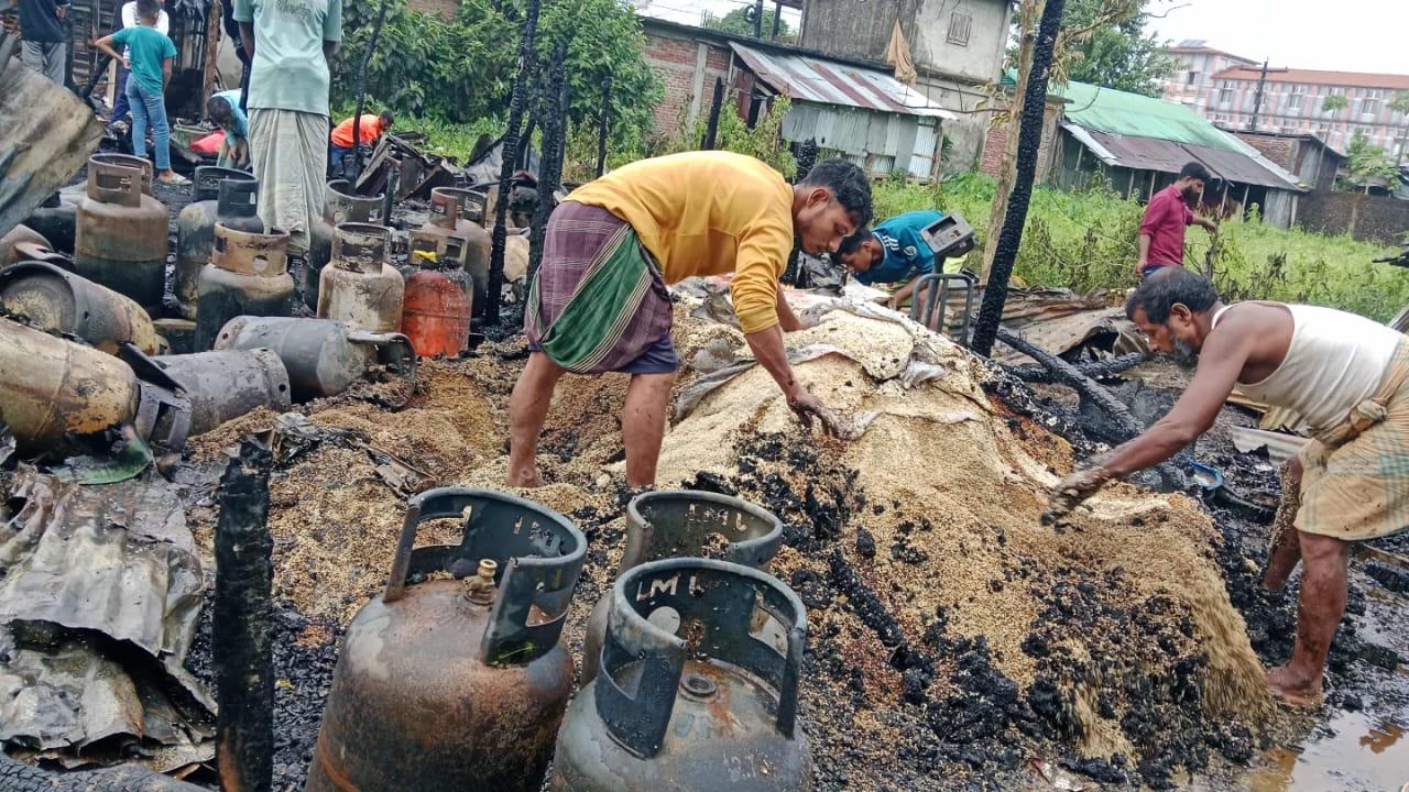 নাইক্ষ্যংছড়িতে মশার কয়েল থেকে অগ্নিকাণ্ড, পুড়ে ছাই ৮ দোকান
