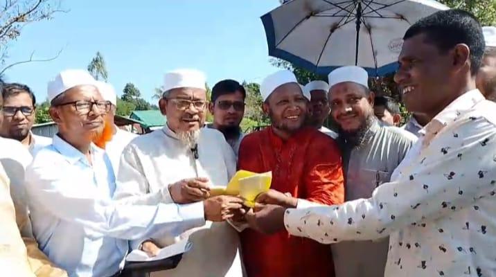 নাইক্ষ্যংছড়িতে অগ্নিকান্ডে ক্ষতিগ্রস্থদের পাশে বান্দরবানের জামায়াত নেতারা