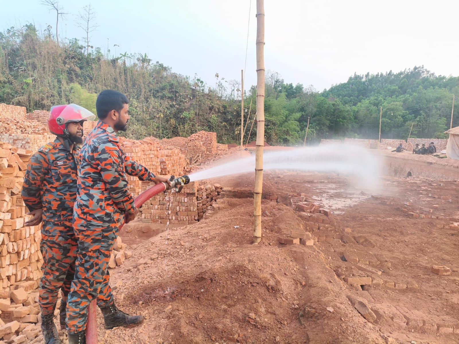 বান্দরবানে ৩ অবৈধ ইটভাটায় অভিযানে ৬ লাখ টাকা জরিমানা