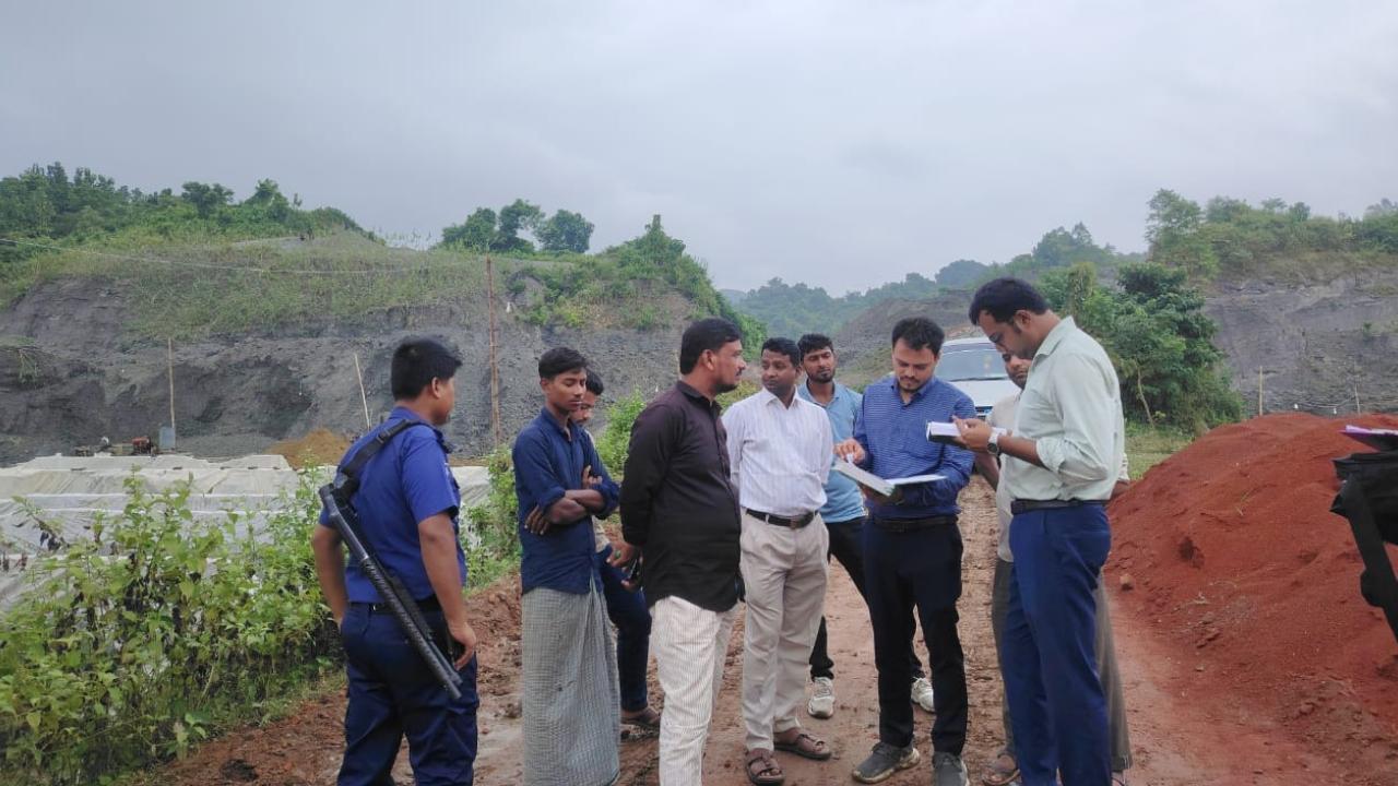 বান্দরবানে পাহাড় কাটায় ৬ ইটভাটাকে ১৮ লক্ষ ৫০ হাজার টাকা জরিমানা